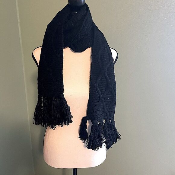 NWT!! Old Navy Black Scarf (one size). - Picture 1 of 2